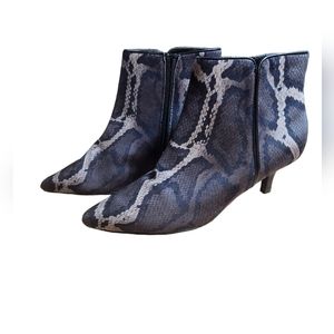 NWOT -Vaneli Taina Python Print Booties Size 7.5